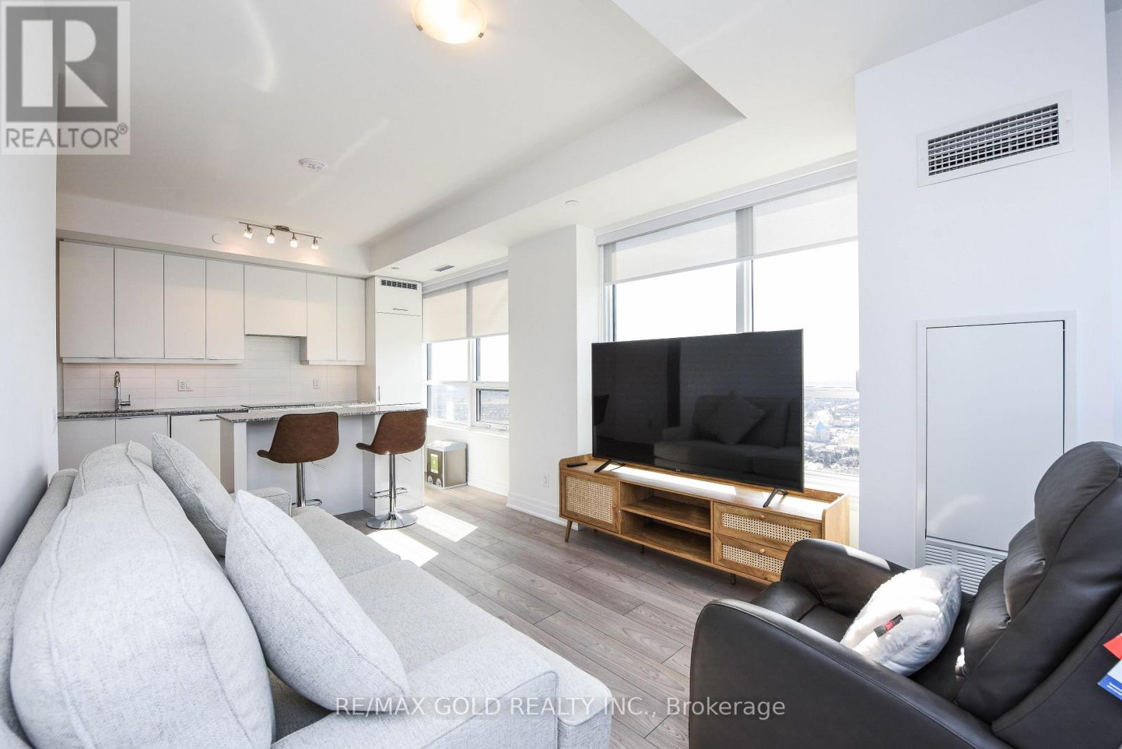 #3209 36 ELM DRIVE - 18