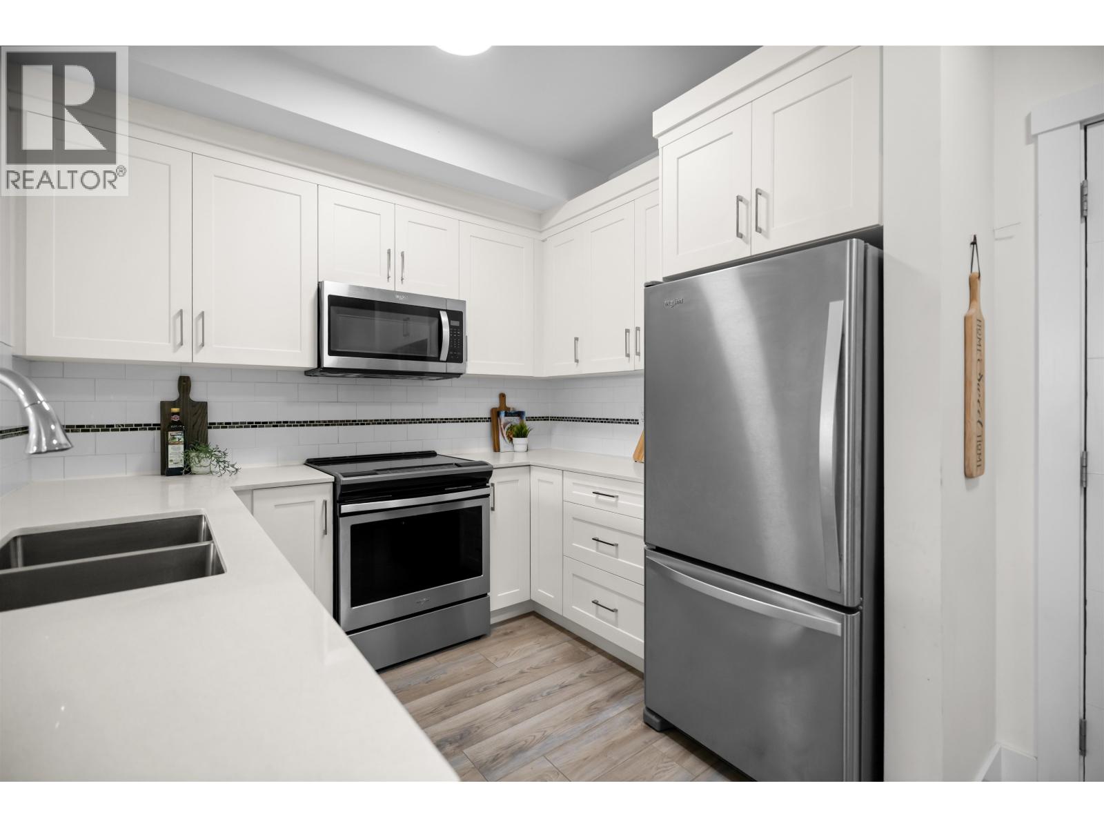 202 22577 ROYAL CRESCENT, Maple Ridge