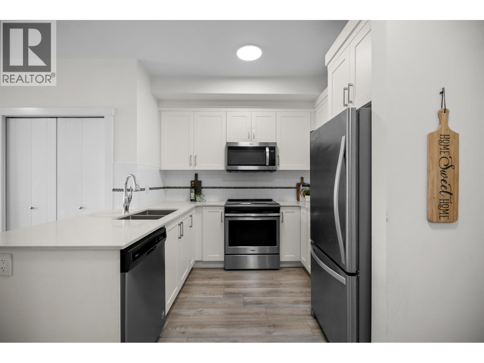 202 22577 ROYAL CRESCENT, Maple Ridge