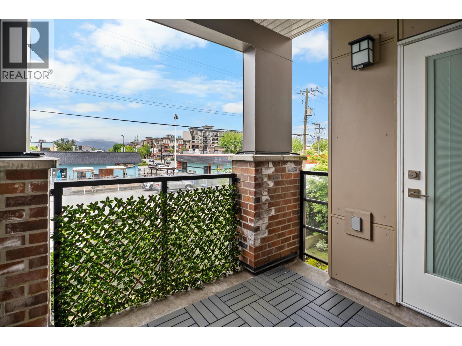 202 22577 ROYAL CRESCENT, Maple Ridge