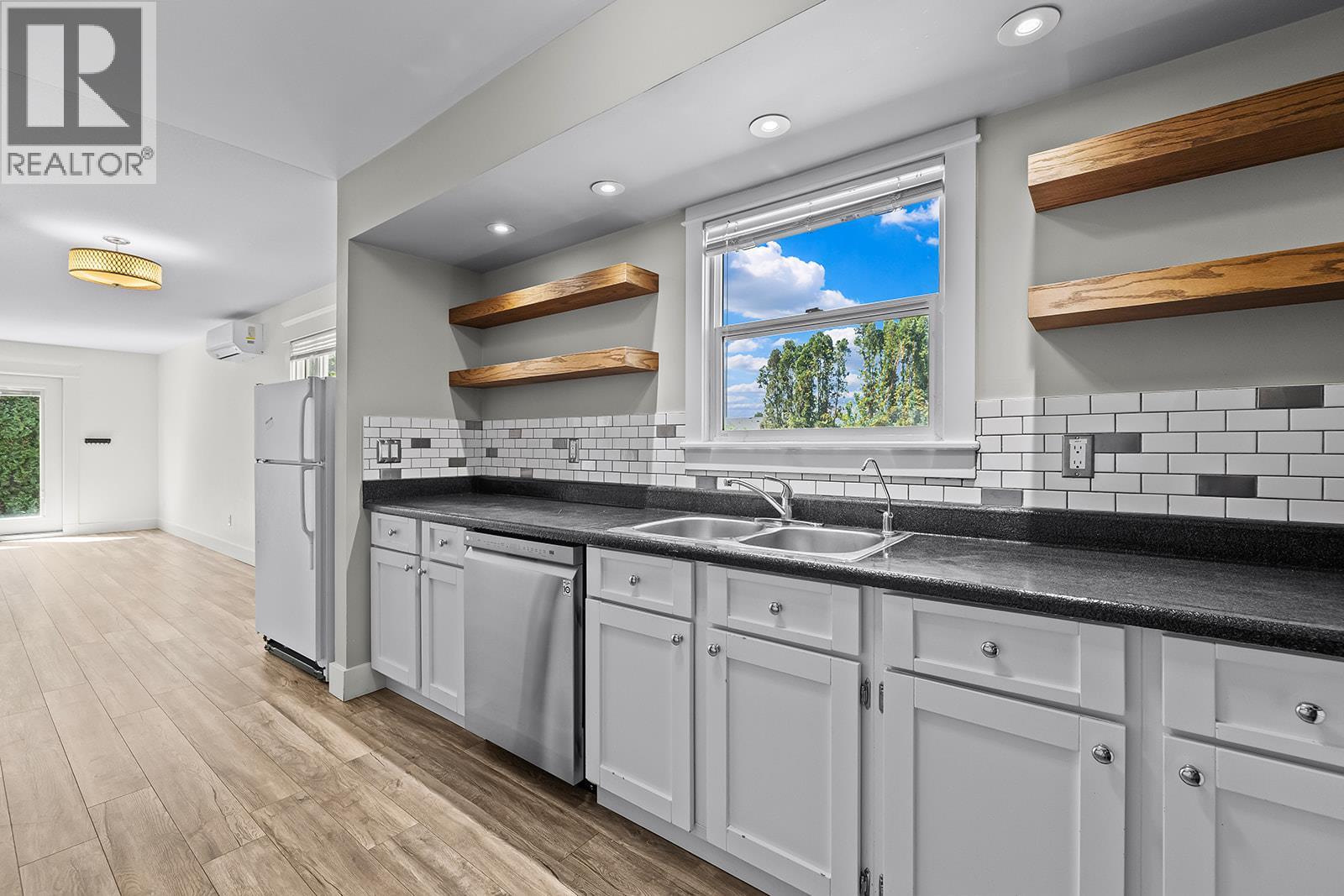 #9 500 Lester Road - 12