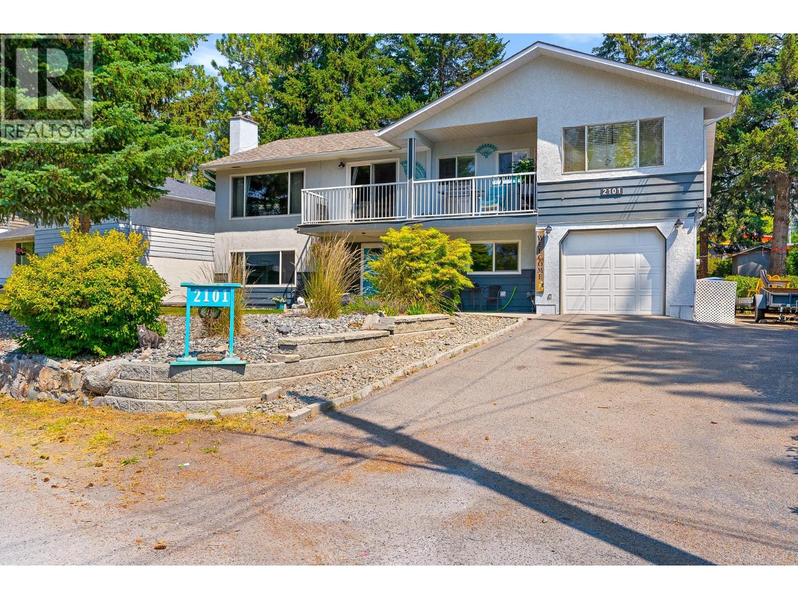 2101 GILLIS Crescent - 1