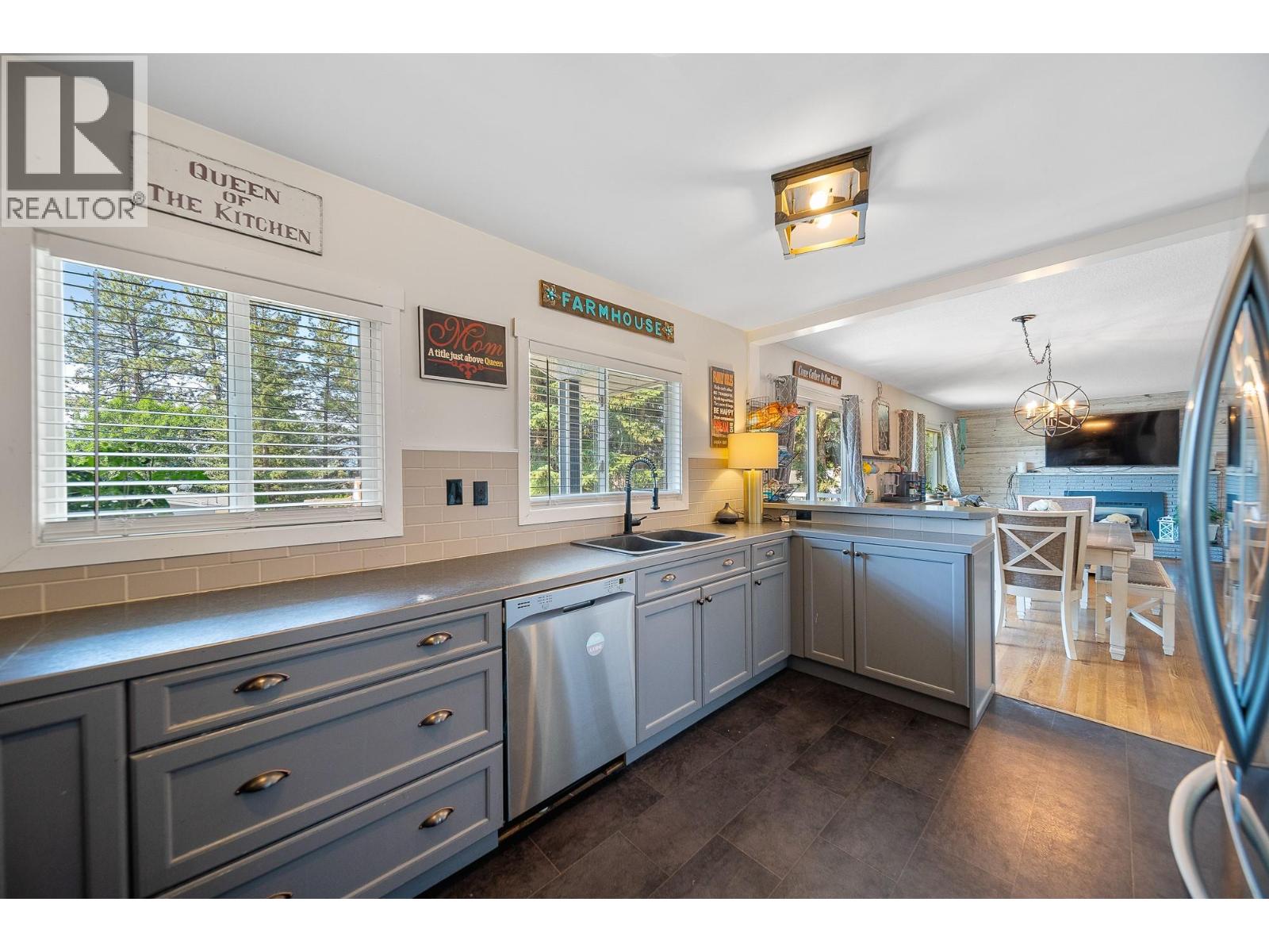 2101 GILLIS Crescent - Image 26
