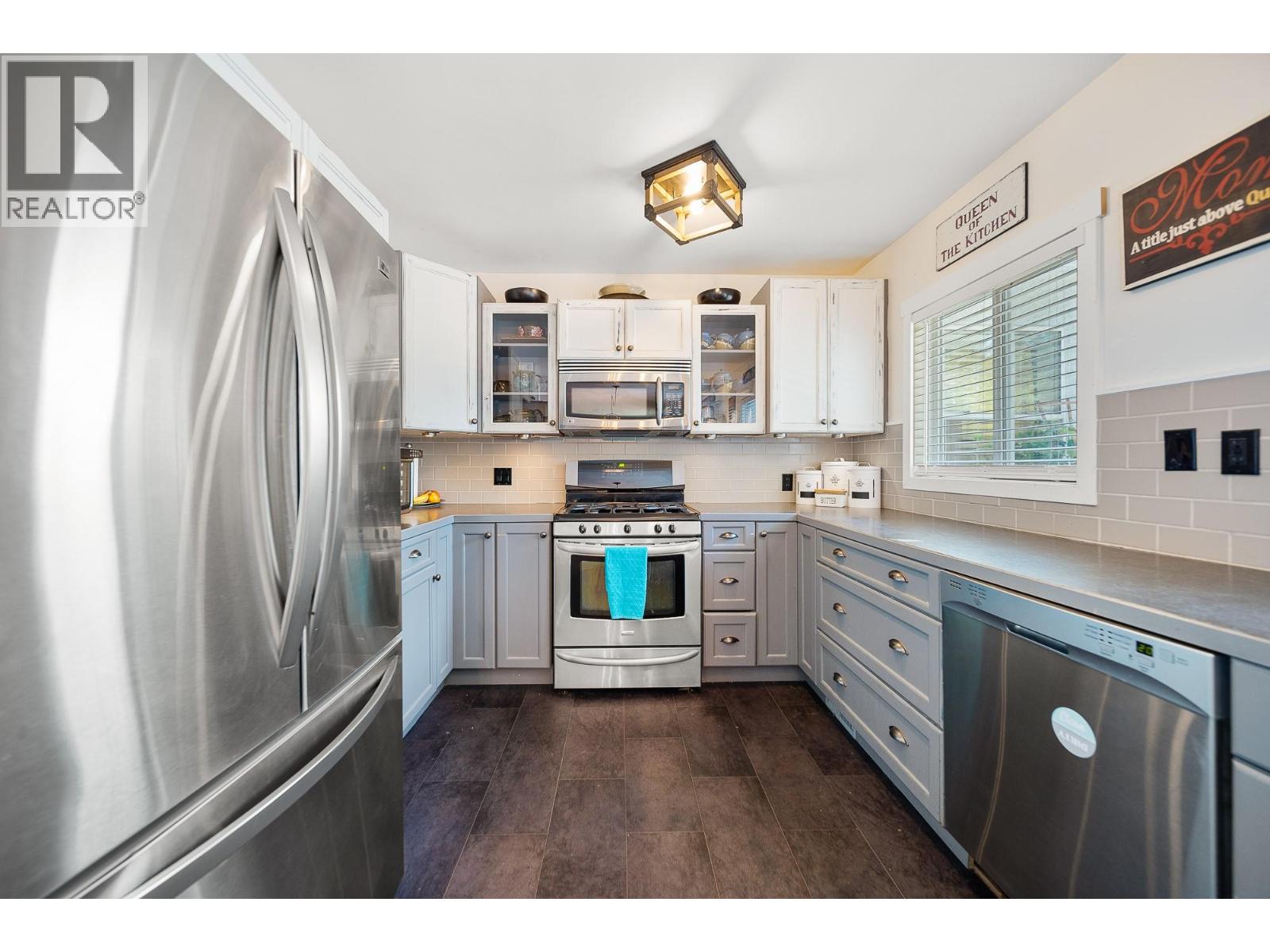 2101 GILLIS Crescent - Image 24