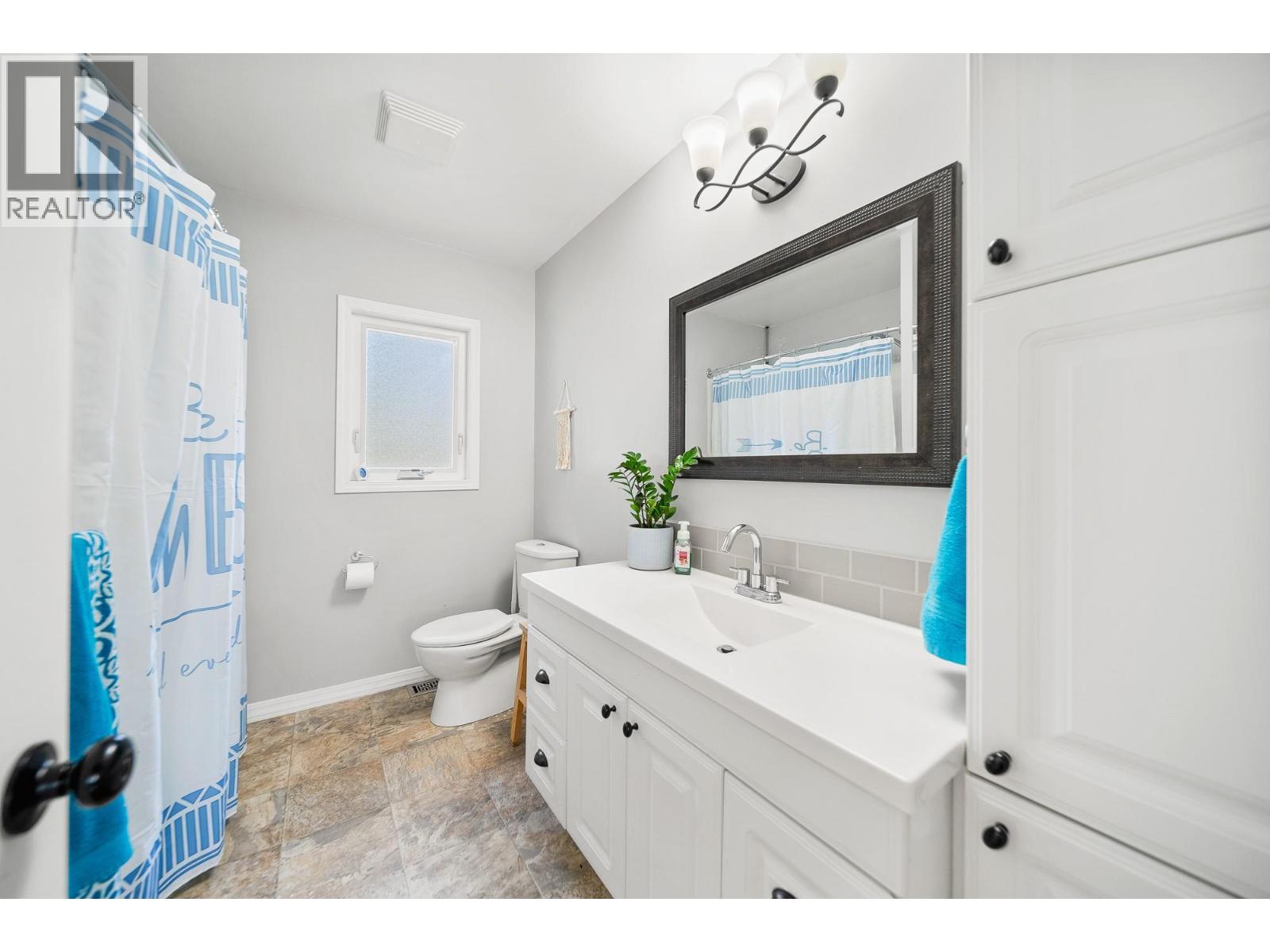 2101 GILLIS Crescent - 32