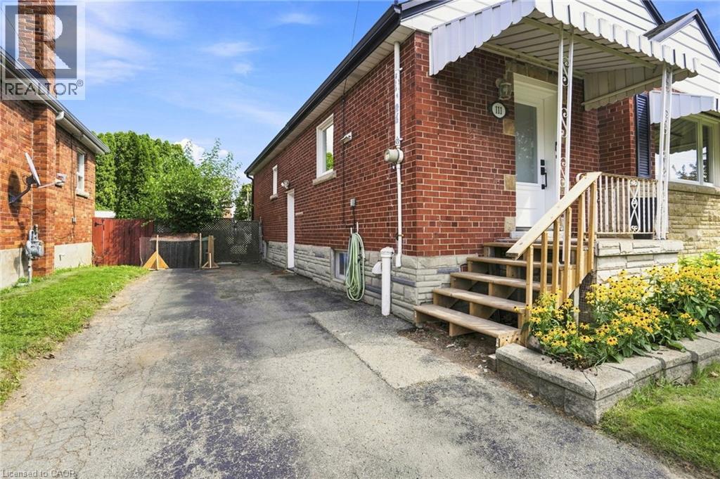 111 SHARON Avenue - 4