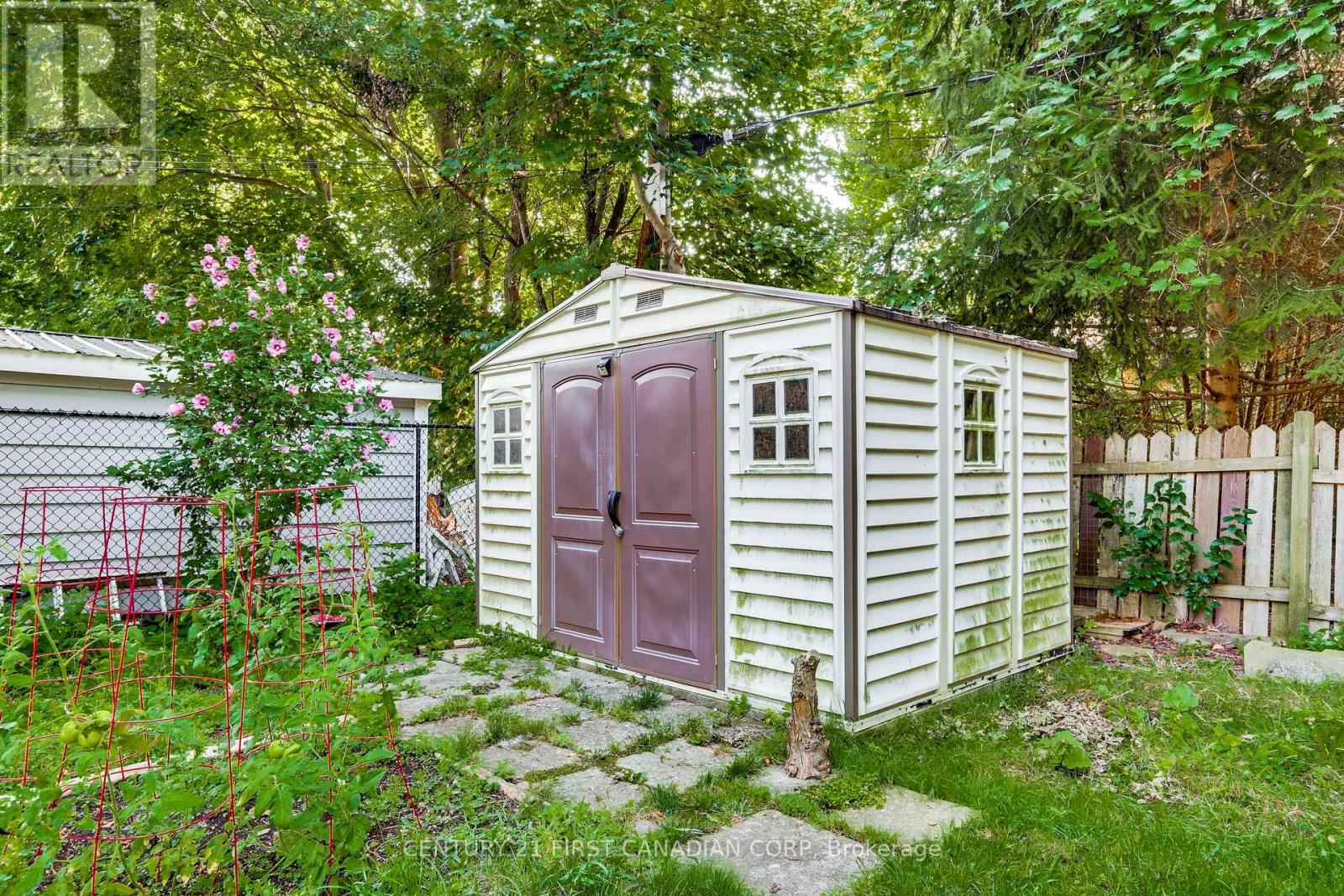62 THORNCREST CRESCENT - 35