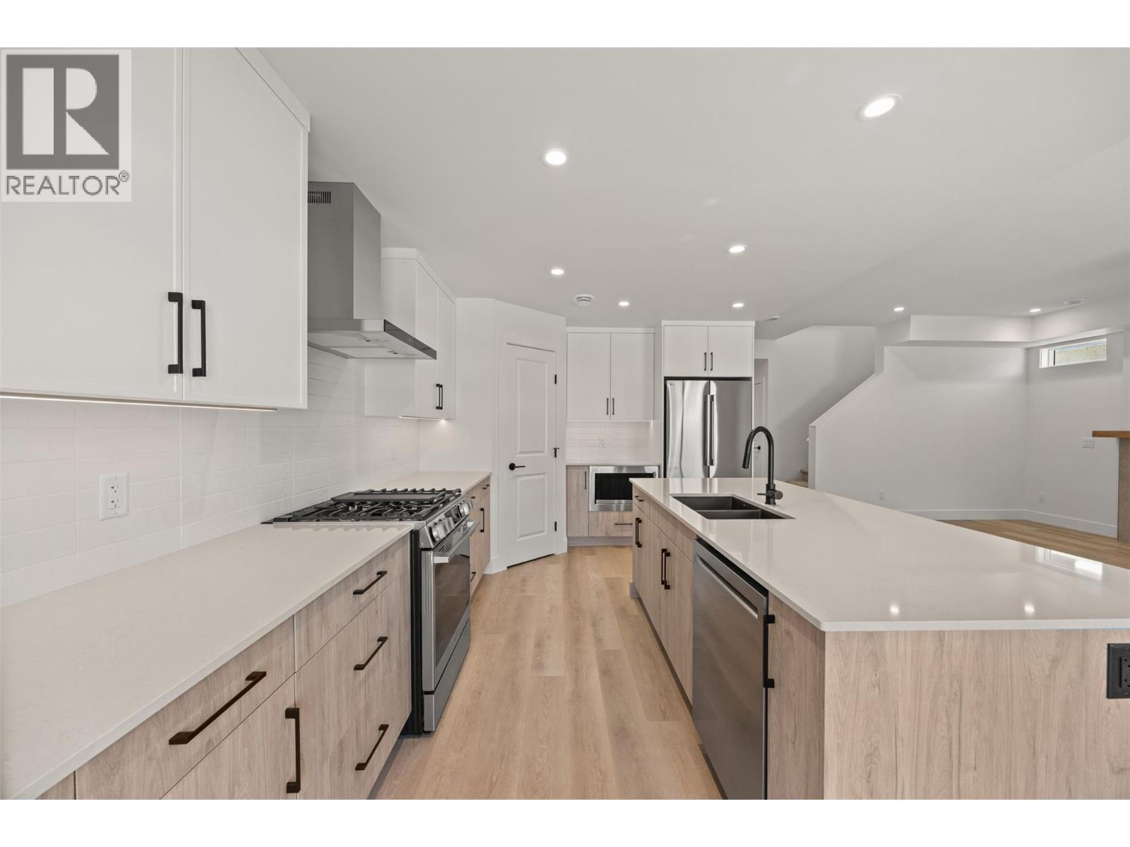 #1 773 Kinnear Avenue - 9