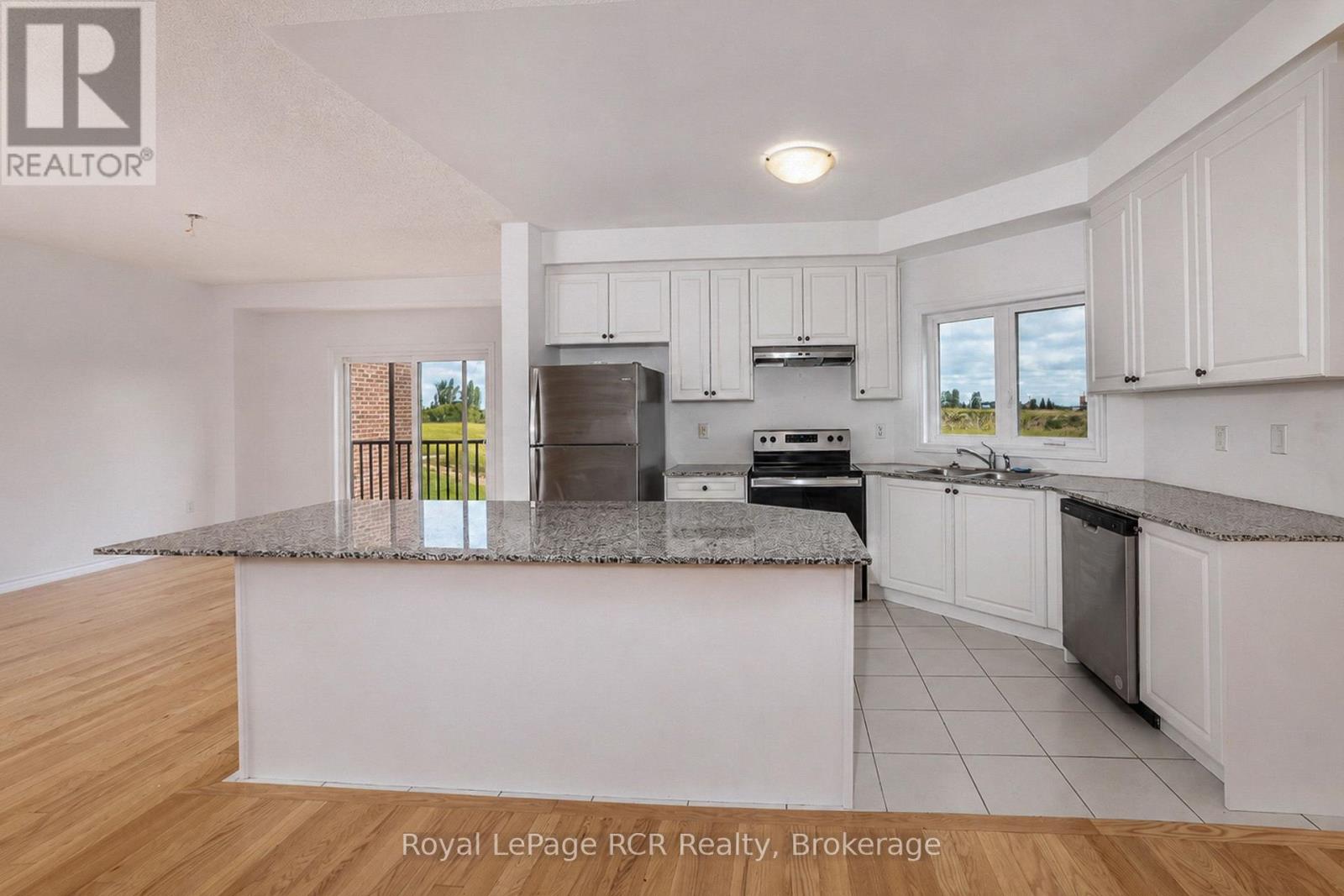 444 VANDUSEN AVENUE - 10
