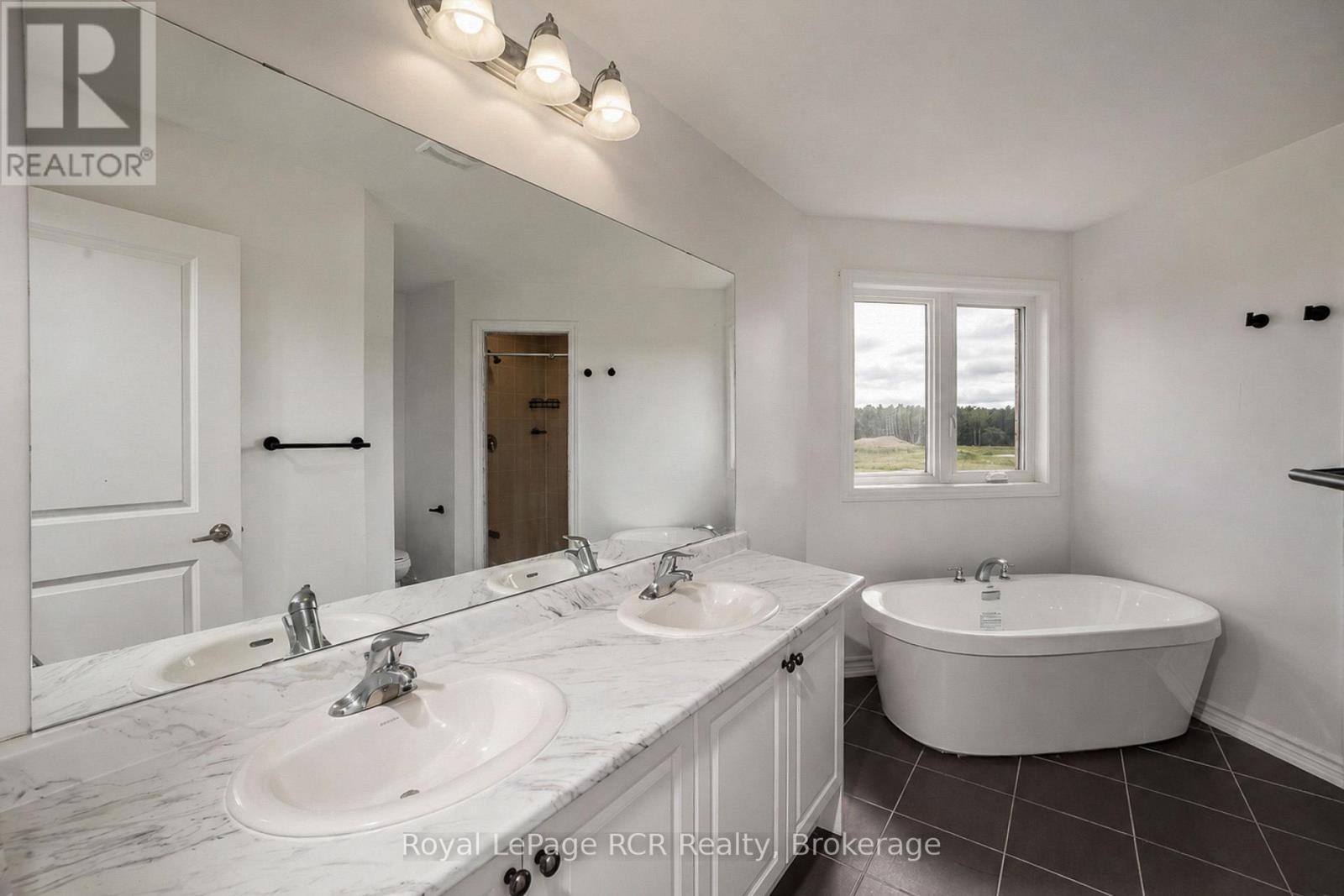 444 VANDUSEN AVENUE - 18