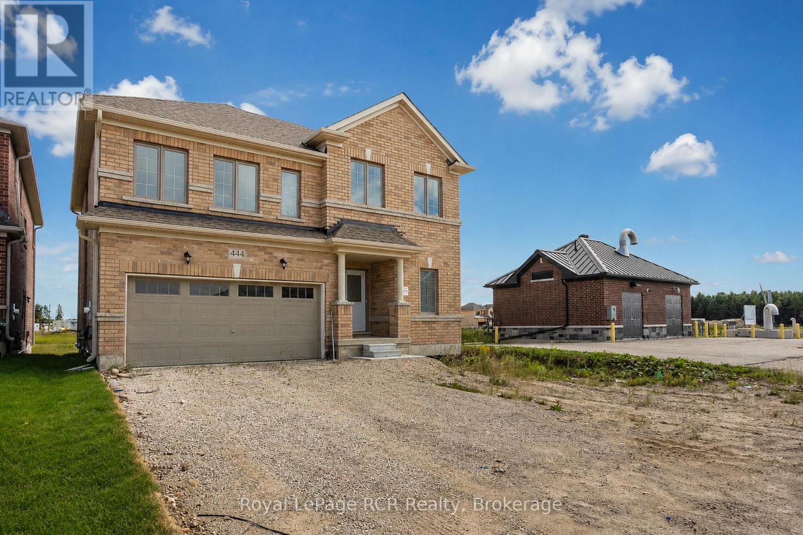 444 VANDUSEN AVENUE - 2