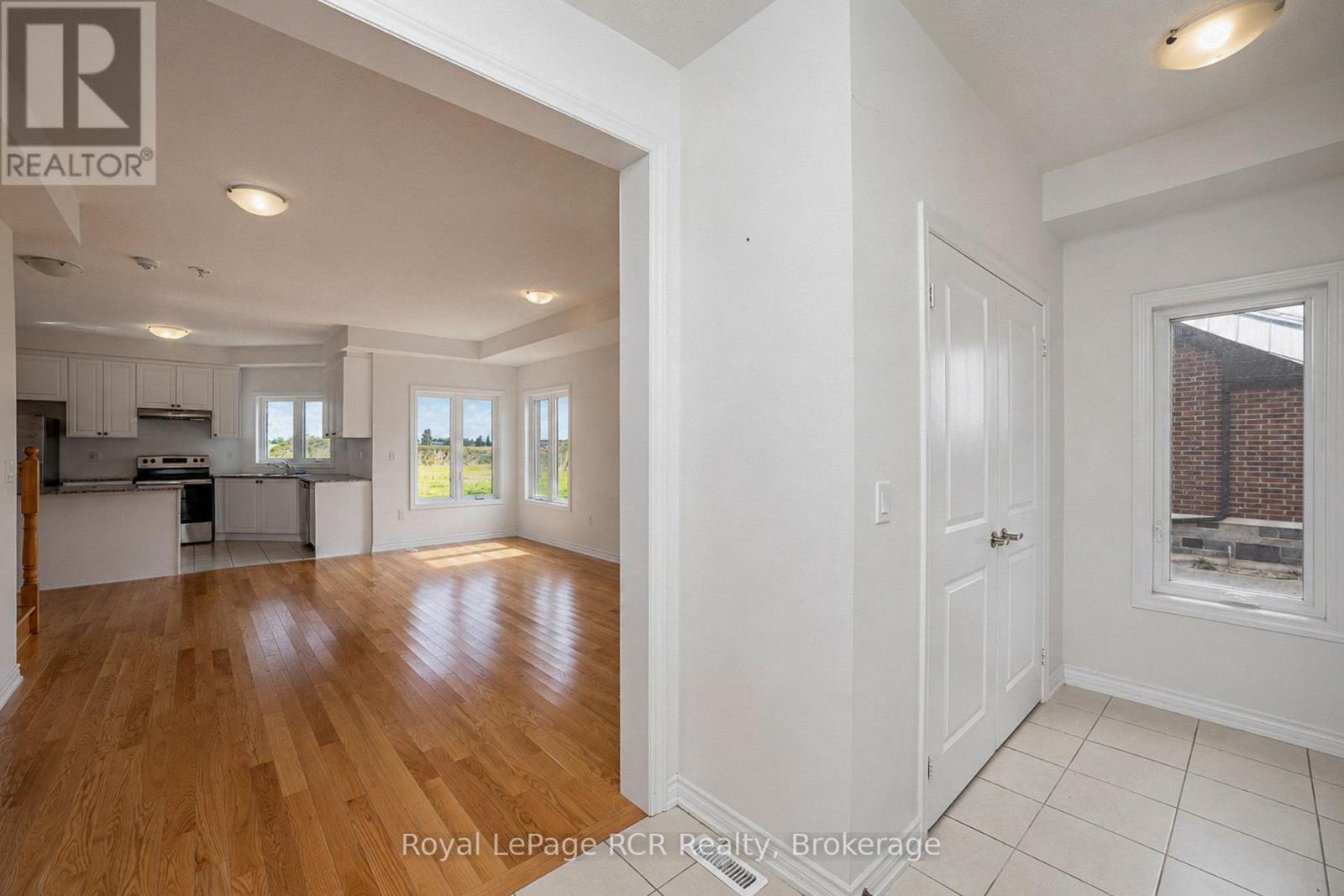 444 VANDUSEN AVENUE - 7