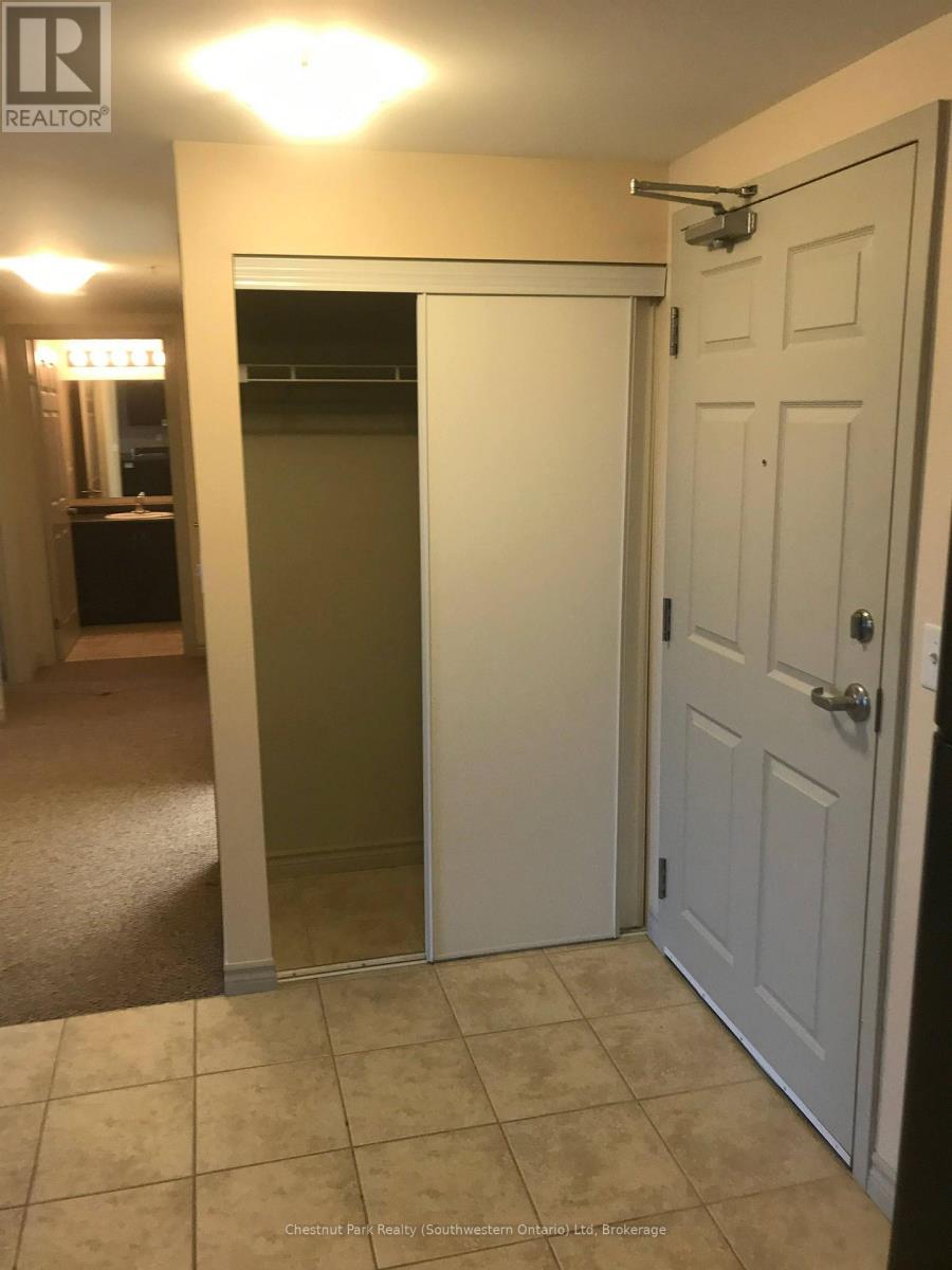 #413 67 Kingsbury Square, Guelph (Pineridge/Westminster Woods), Ontario, N1L0L3, Guelph (Pineridge/Westminster Woods), Ontario — photo 4 of 5