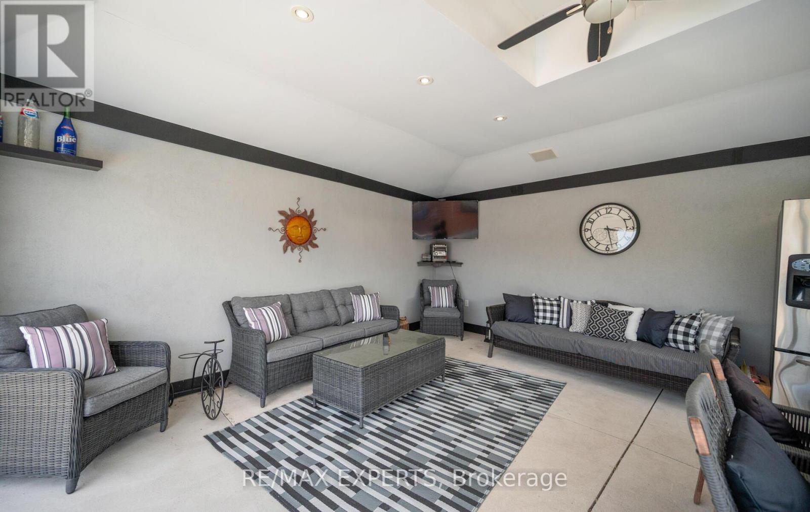 7 GOODWOOD ROAD - Image 39