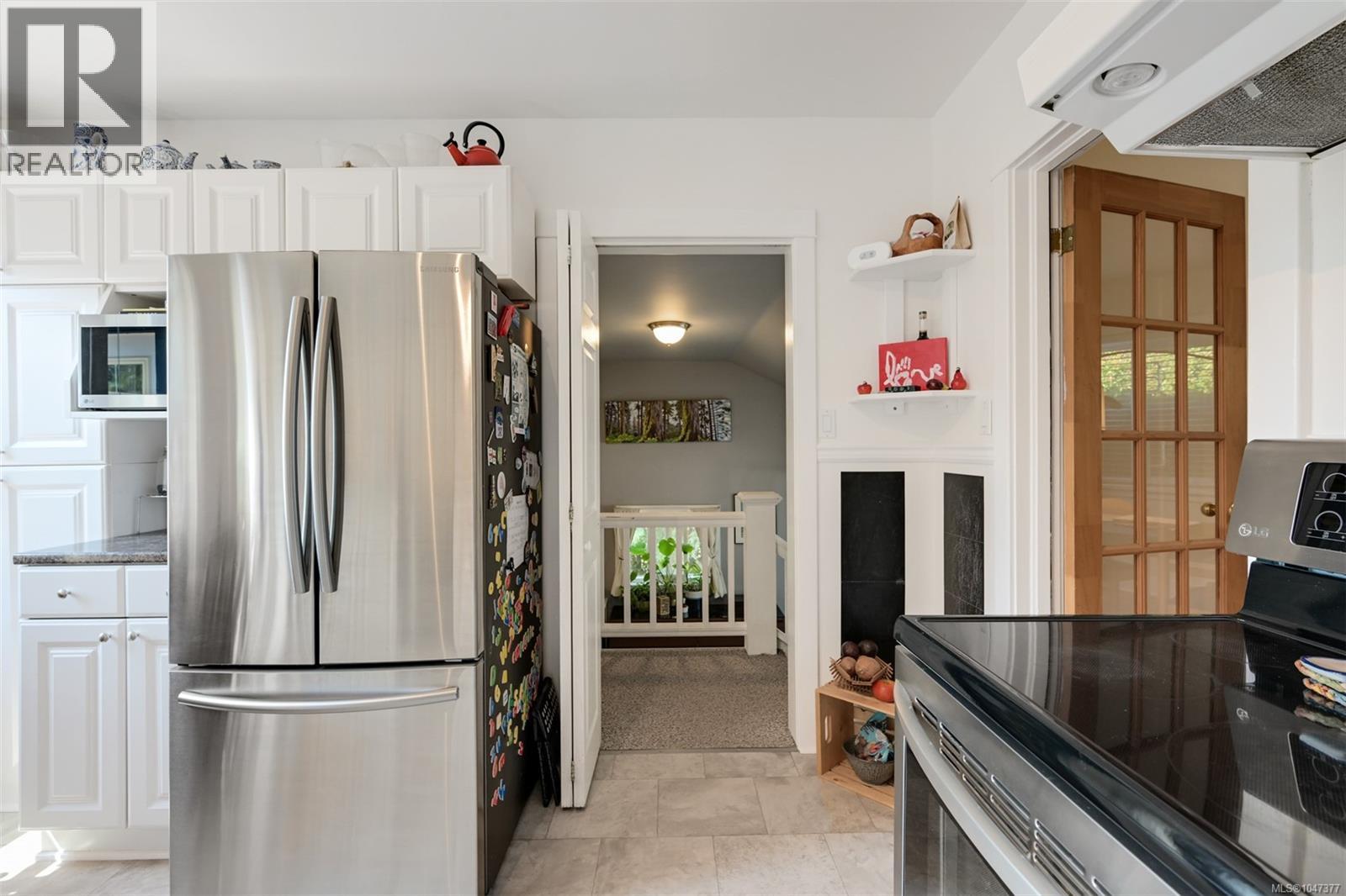 3374 Cook St - 11