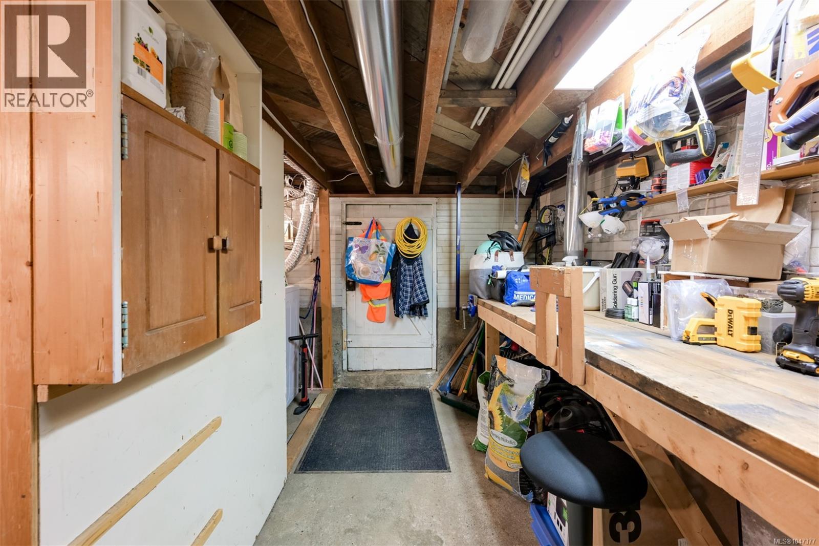 3374 Cook St - 34