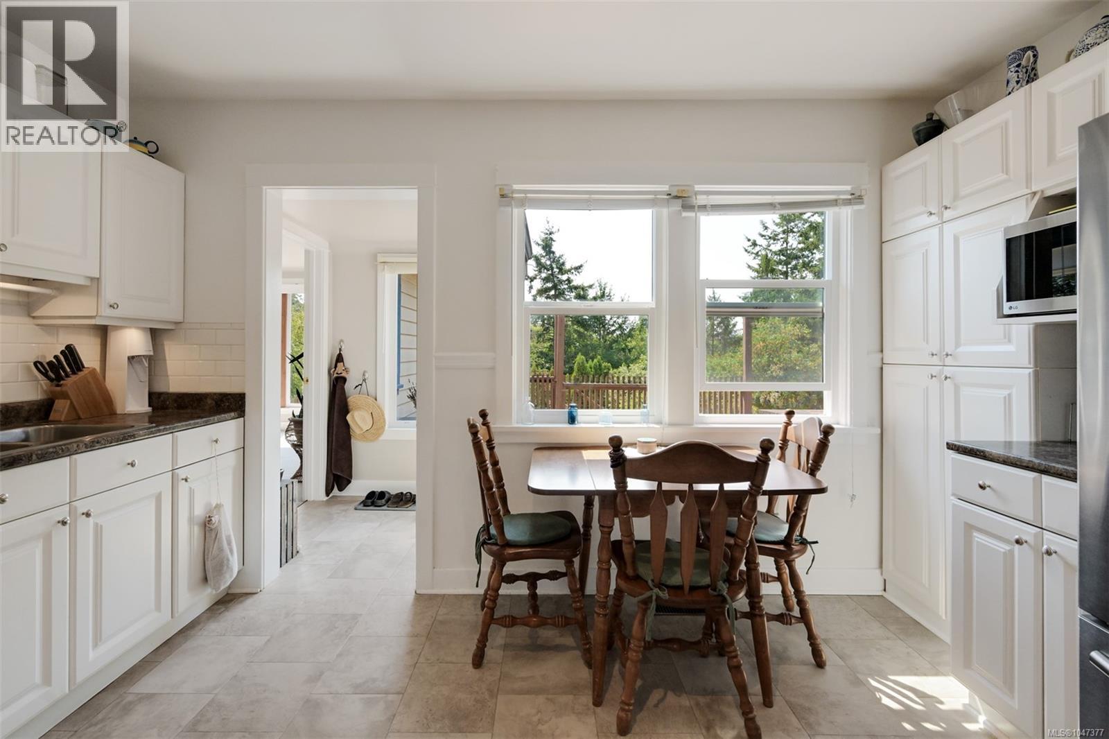 3374 Cook St - 10