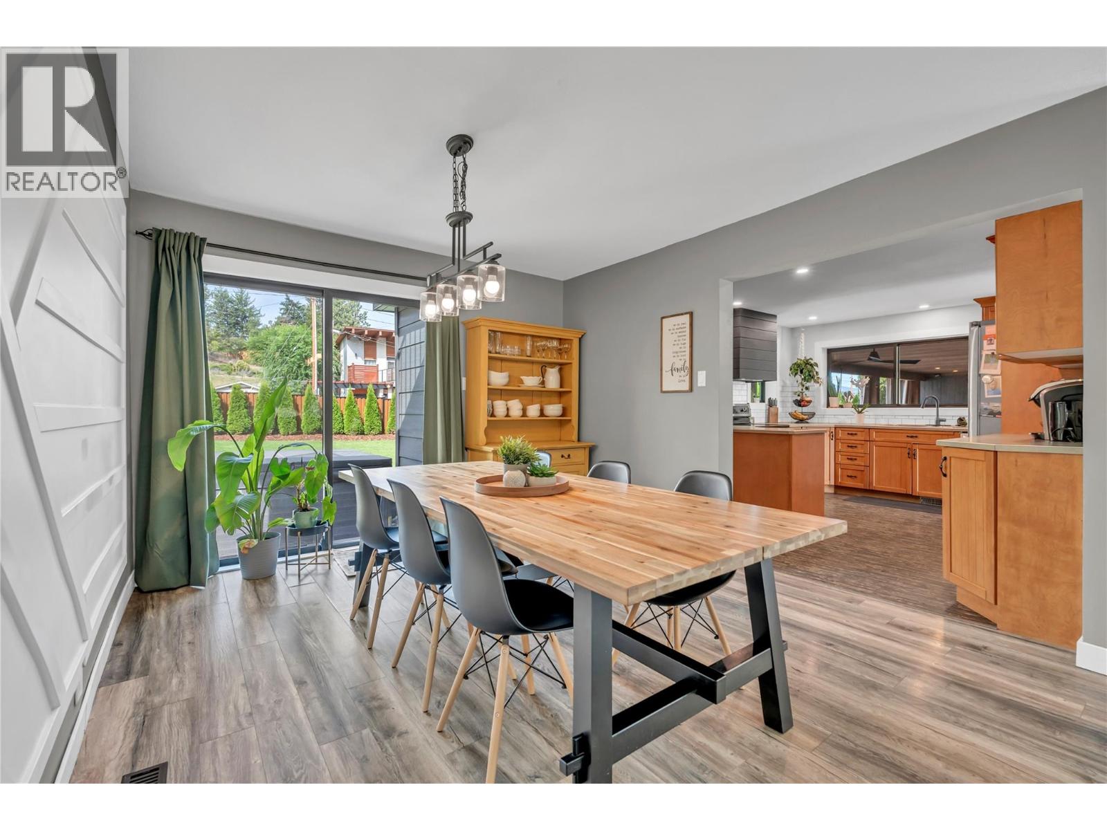 10816 Victoria Road S, Summerland