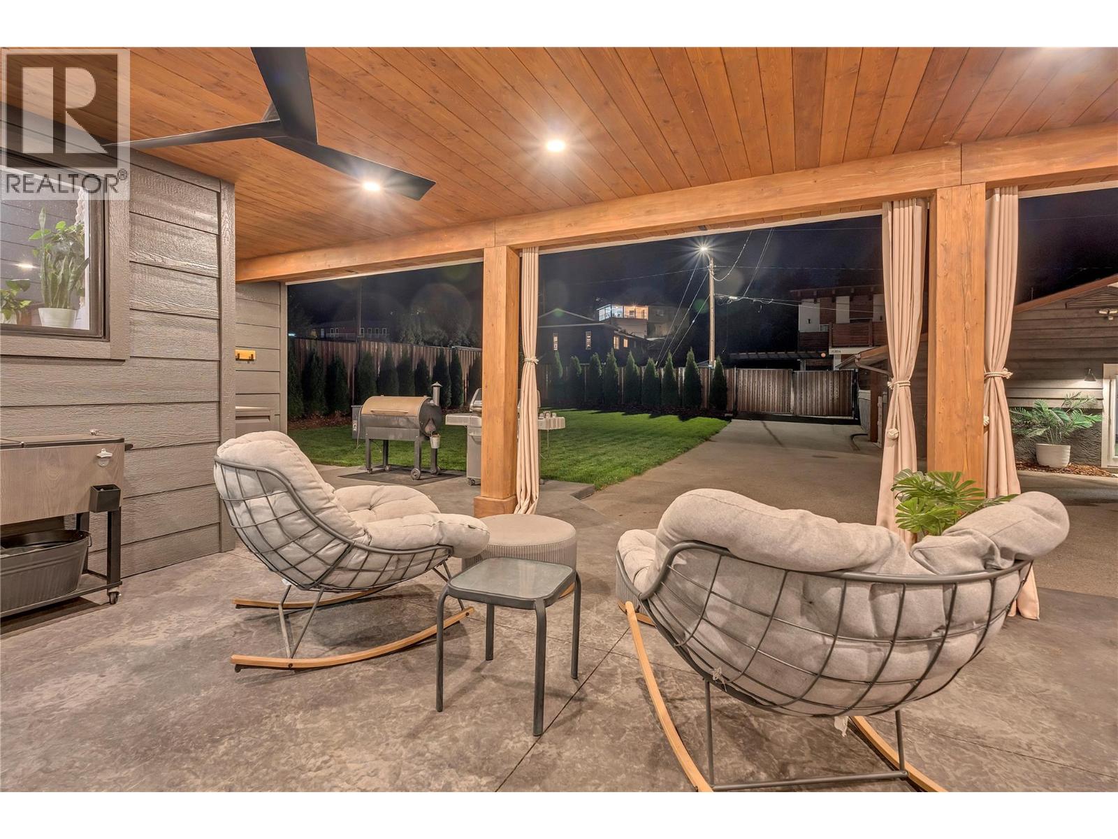 10816 Victoria Road S, Summerland