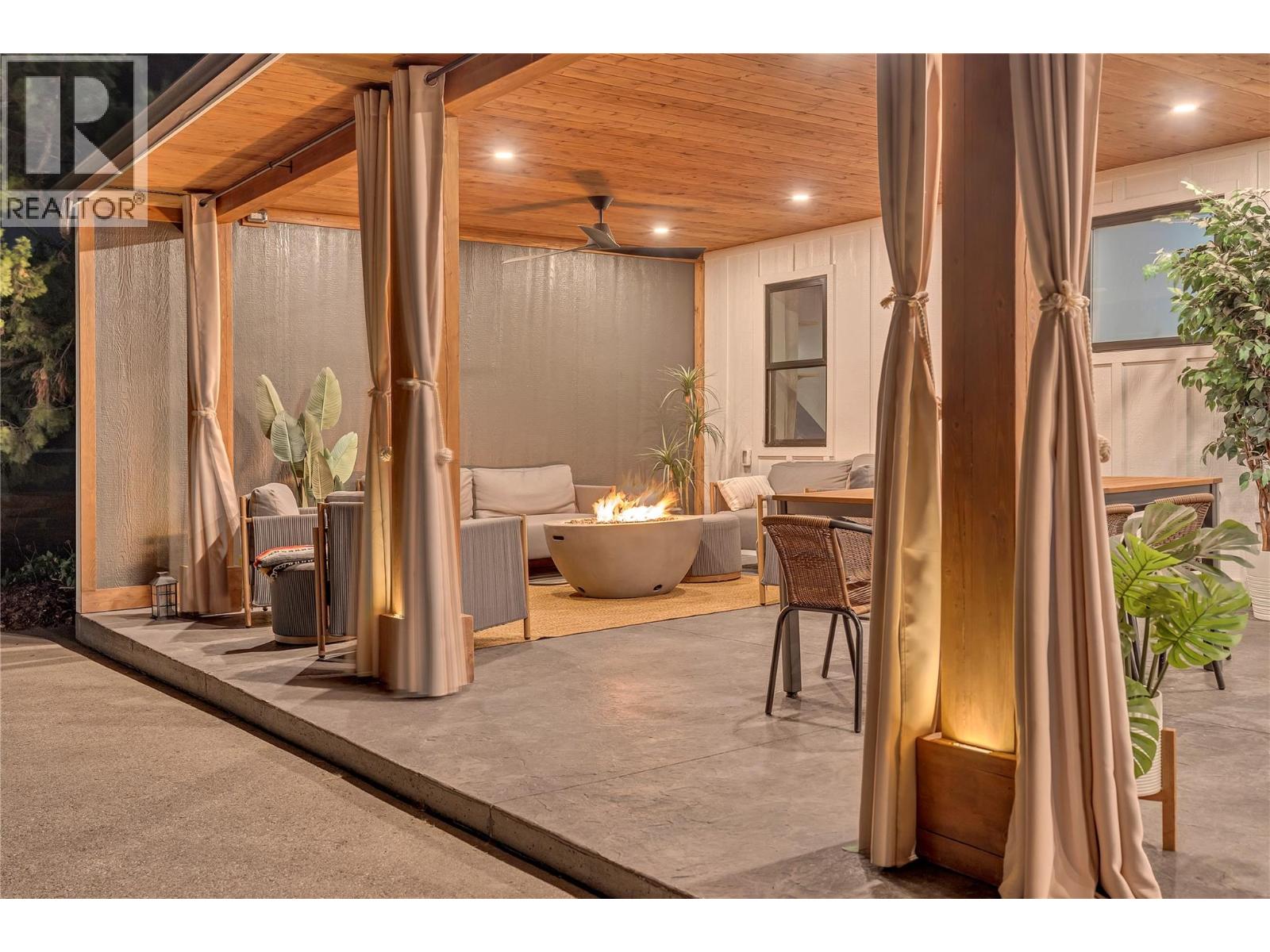 10816 Victoria Road S, Summerland