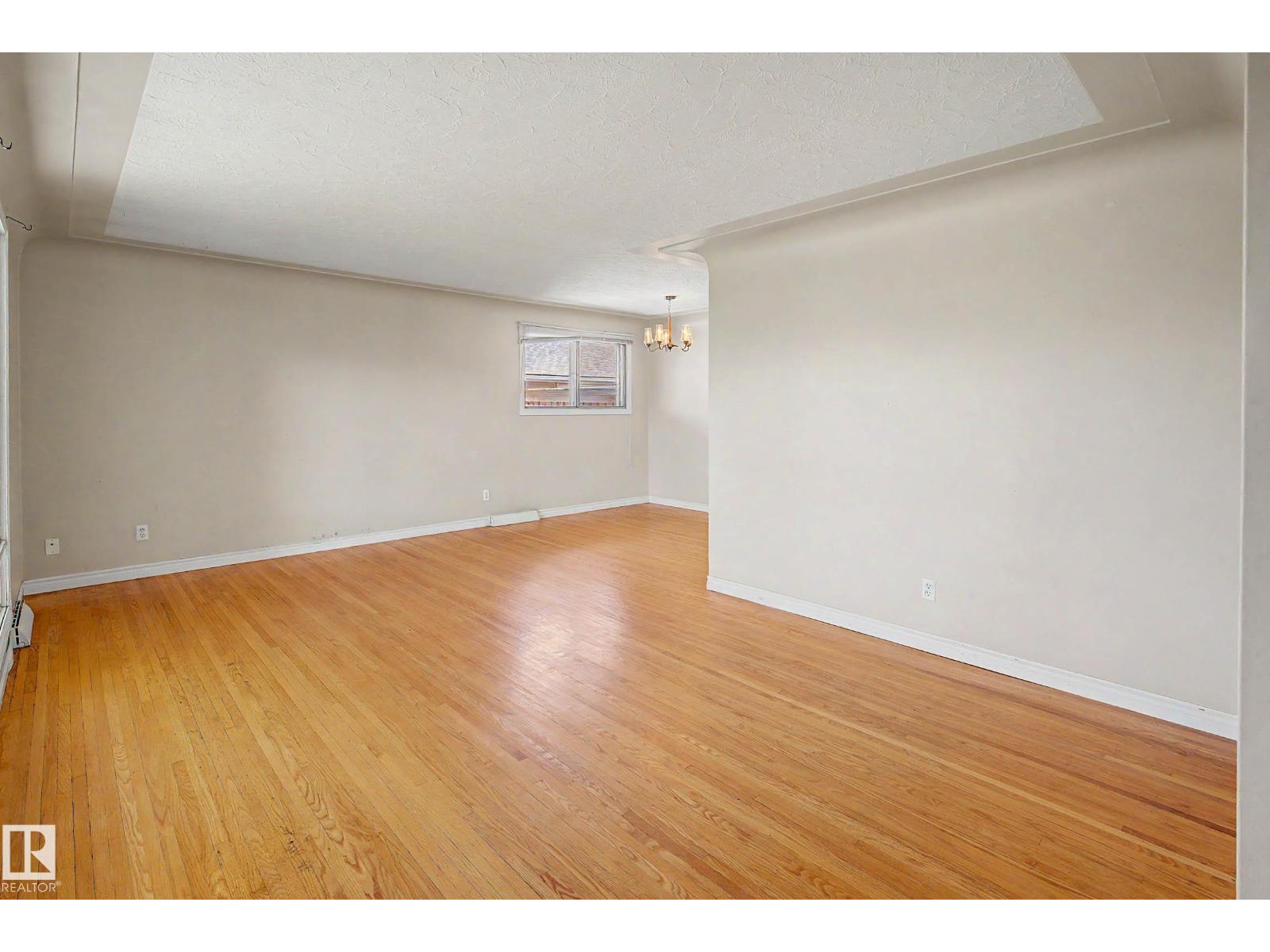 9723 76 ST NW - 9