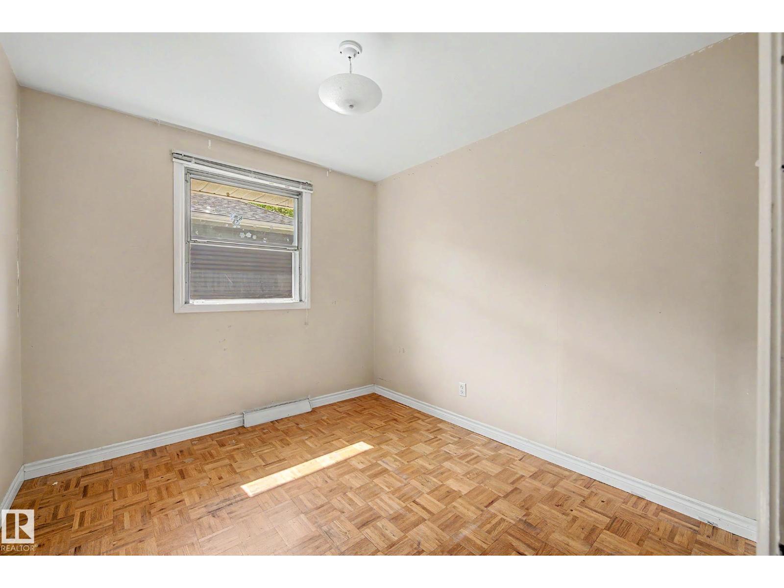 9723 76 ST NW - 23