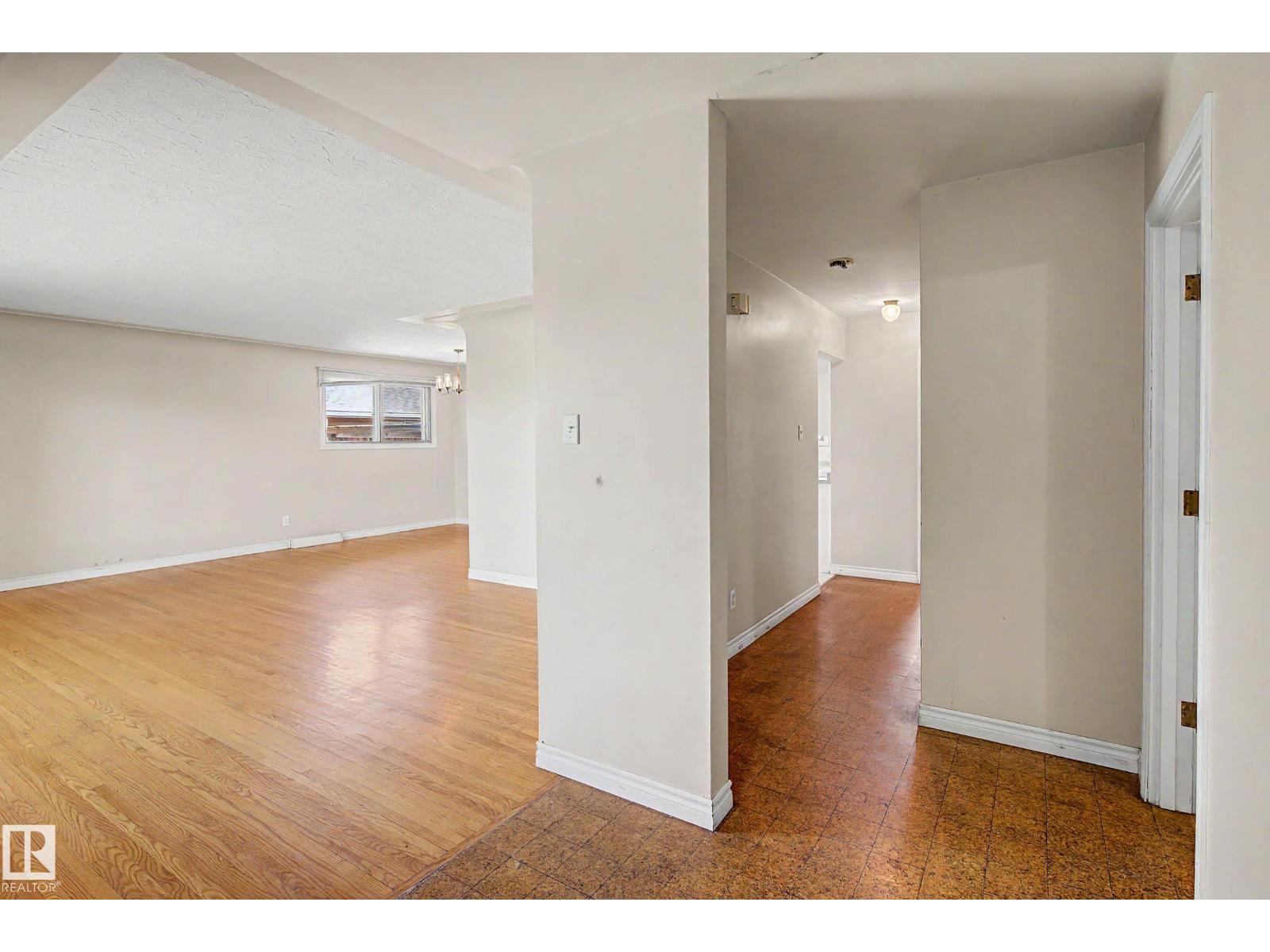9723 76 ST NW - 8