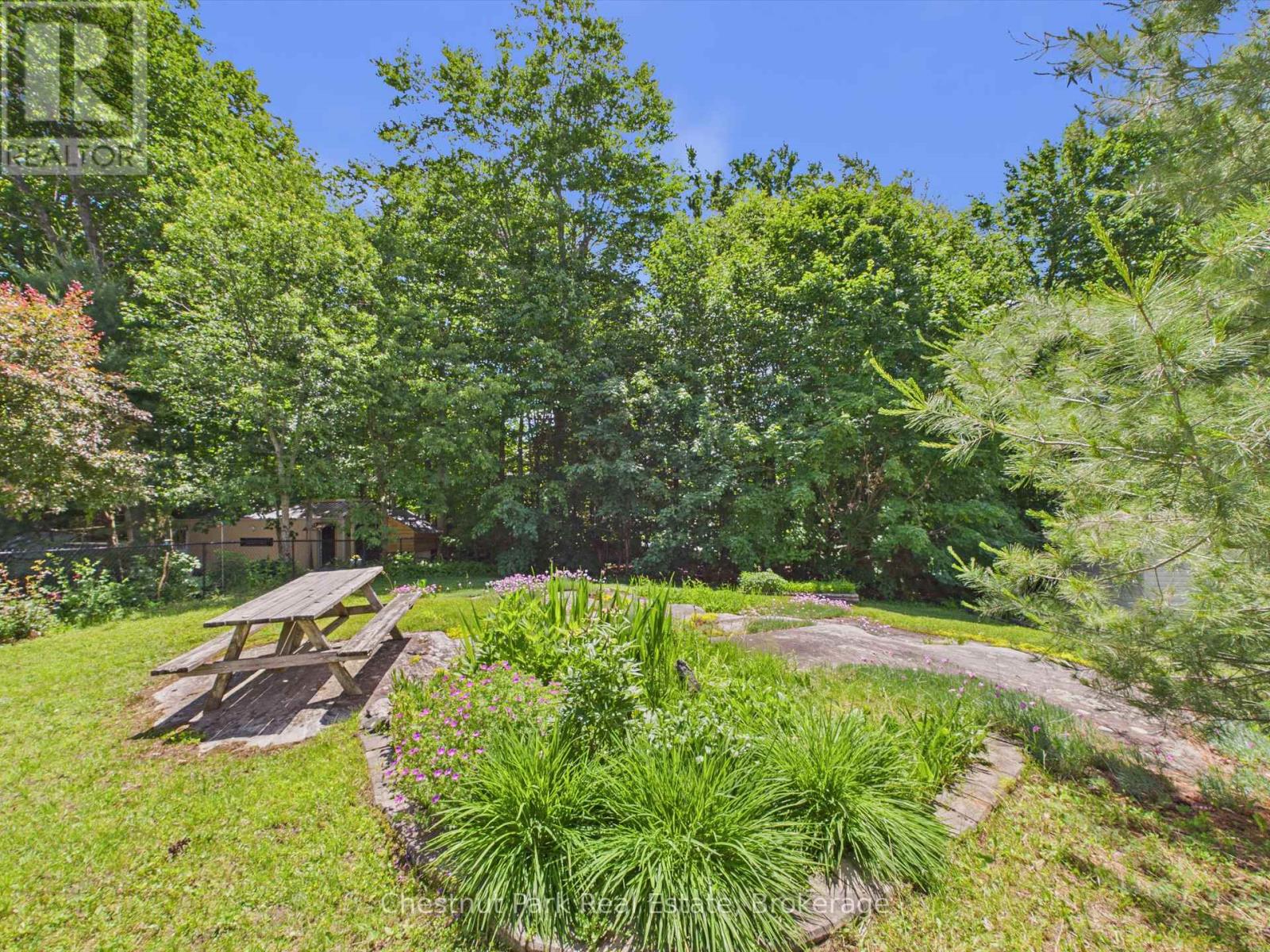 525 LORNE STREET - 25