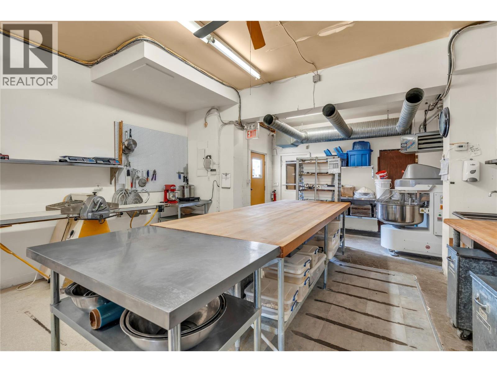 10110 Main Street, Summerland