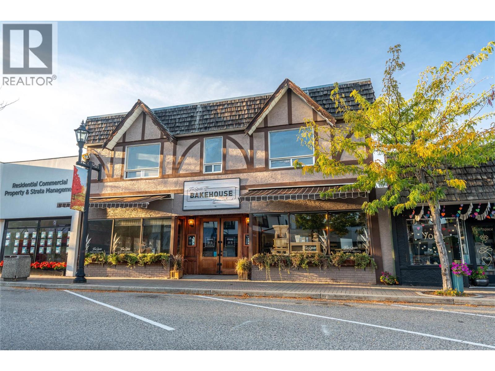 10110 Main Street - Image 26
