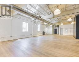 Main Flr - 51 Bulwer Street, Toronto, ON M5T1A1 Photo 10