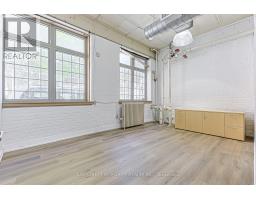 Main Flr - 51 Bulwer Street, Toronto, ON M5T1A1 Photo 19