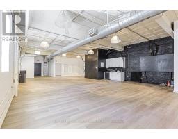 Main Flr - 51 Bulwer Street, Toronto, ON M5T1A1 Photo 8