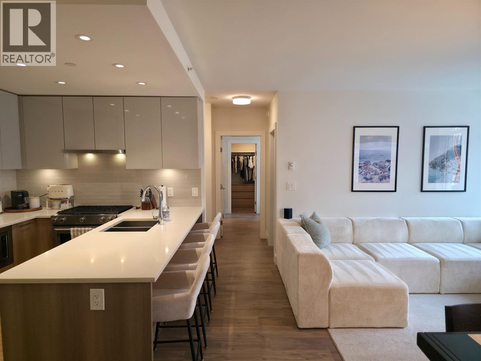 507 258 NELSON'S COURT, New Westminster