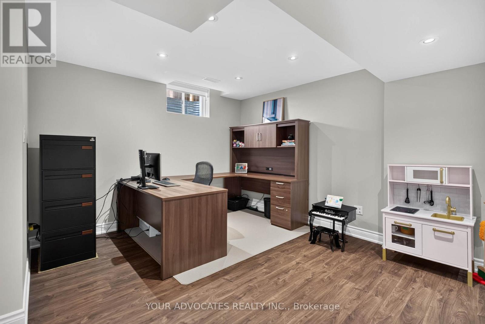 228 TWIN HILLS CRESCENT - 29