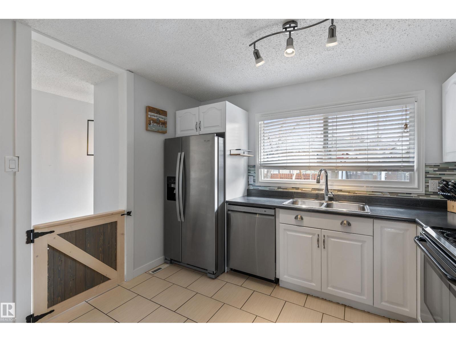 9025 95 AV - Image 19