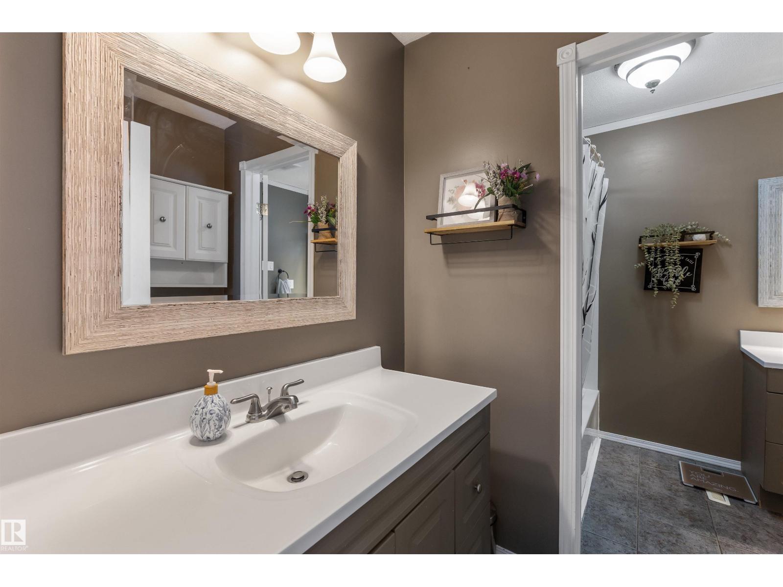 9025 95 AV - Image 26