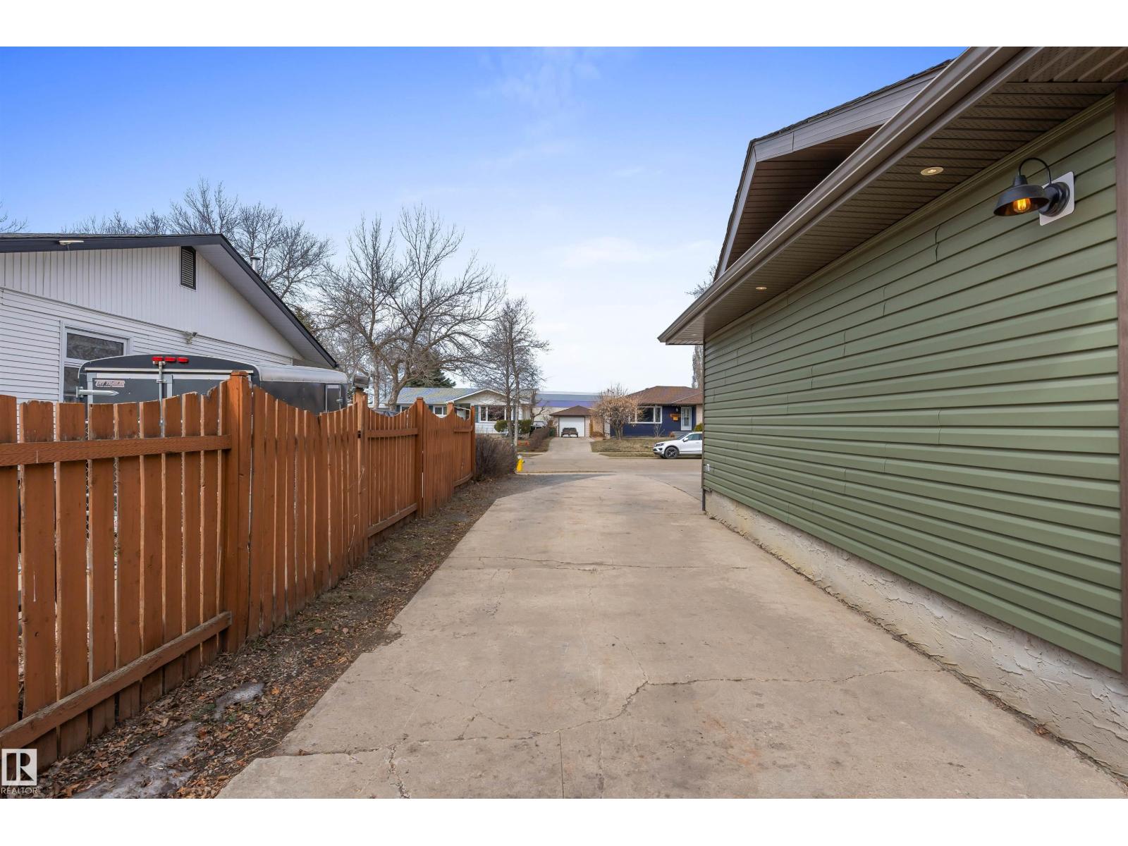 9025 95 AV - Image 58