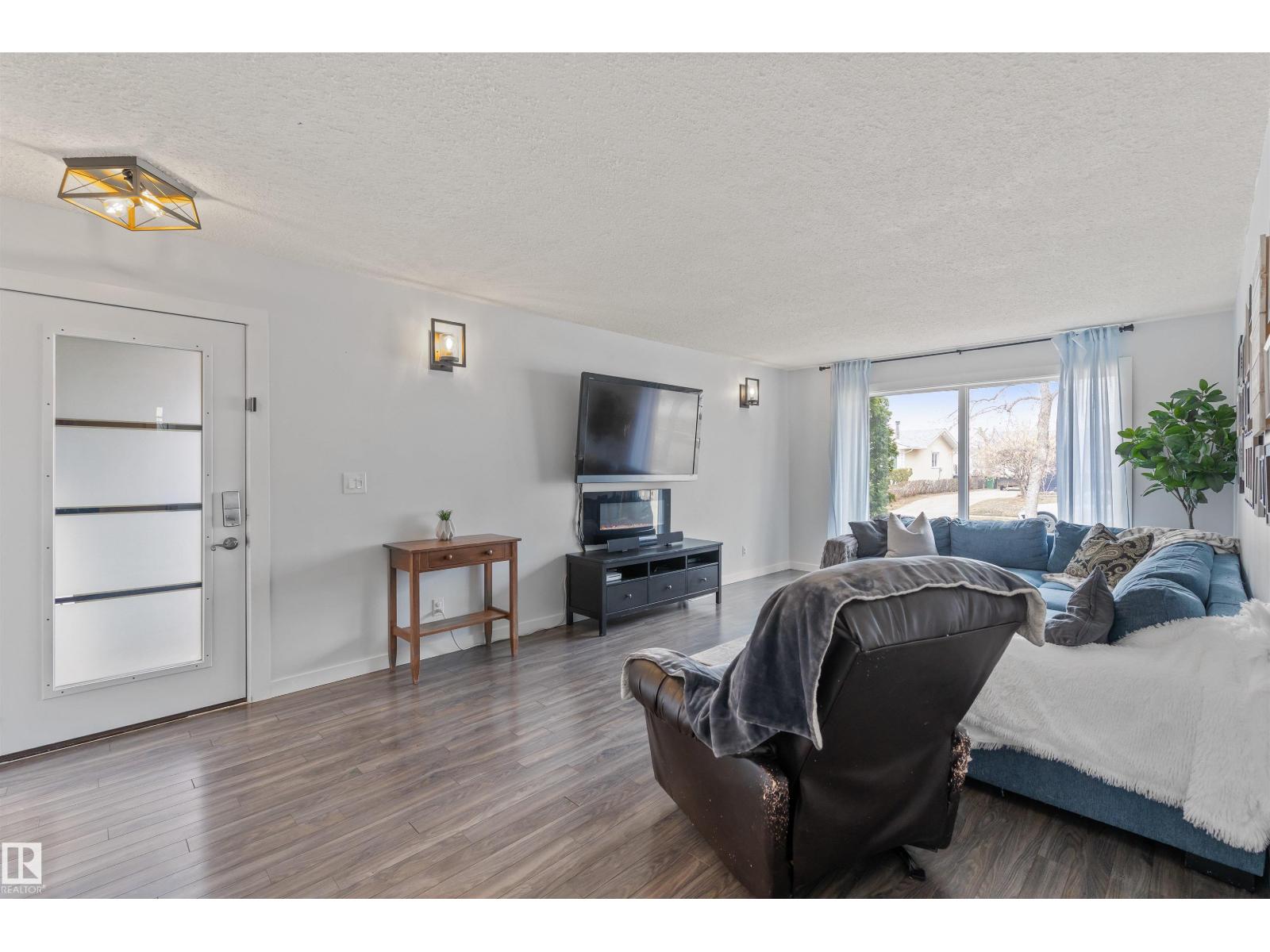 9025 95 AV - Image 6