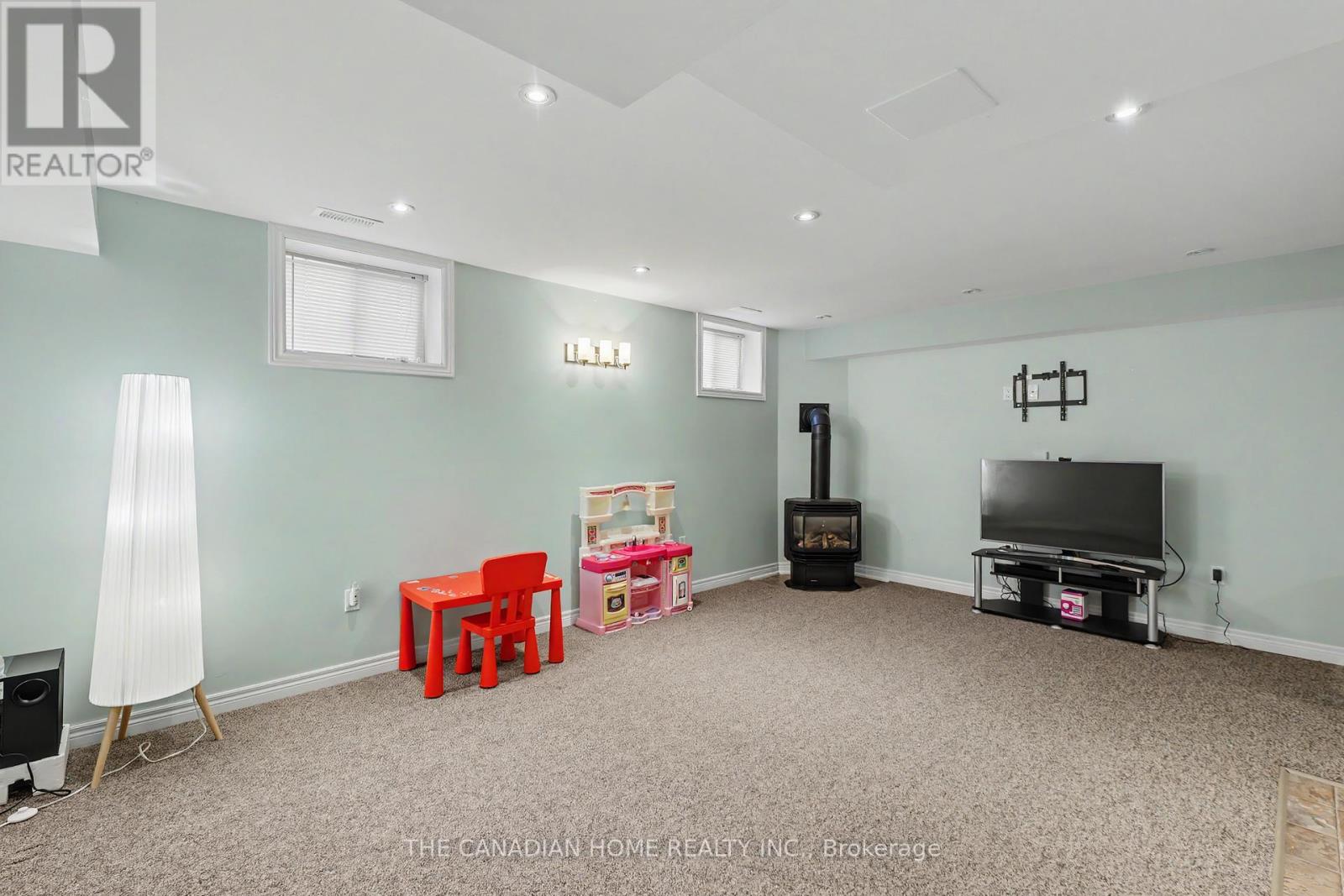219 PICTON STREET E - 27