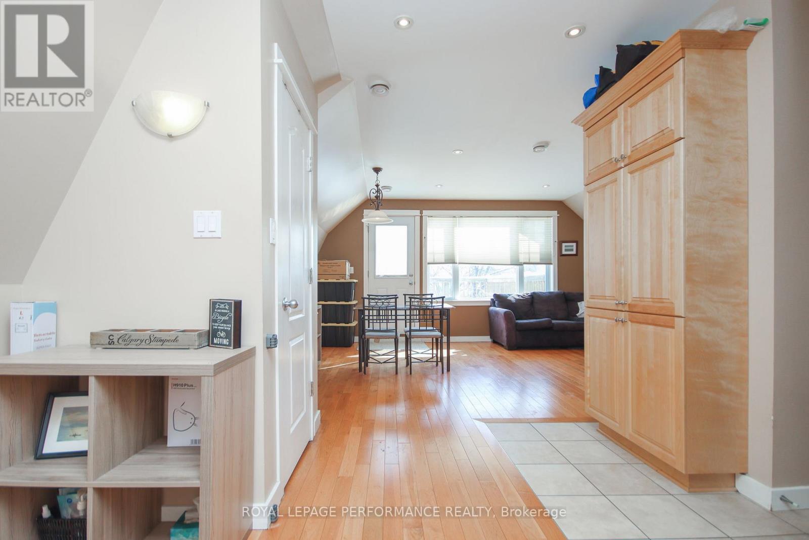 3 - 736 Cooper Street E