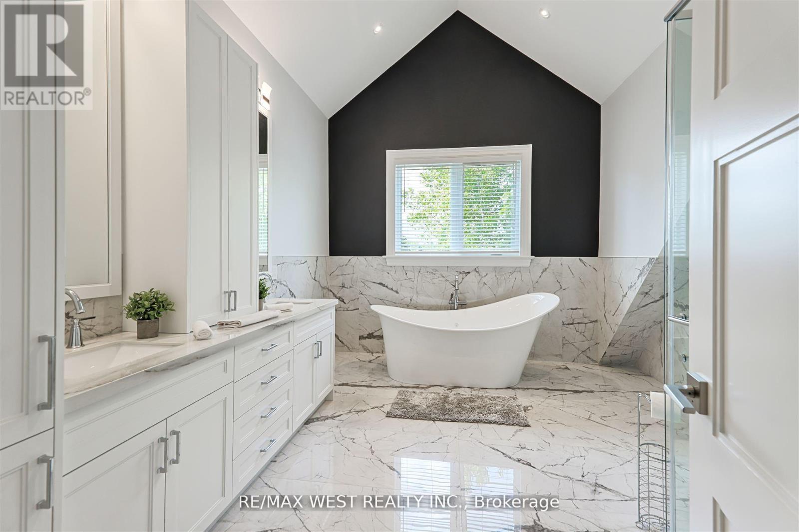 18 WINDY RIDGE DRIVE - 22