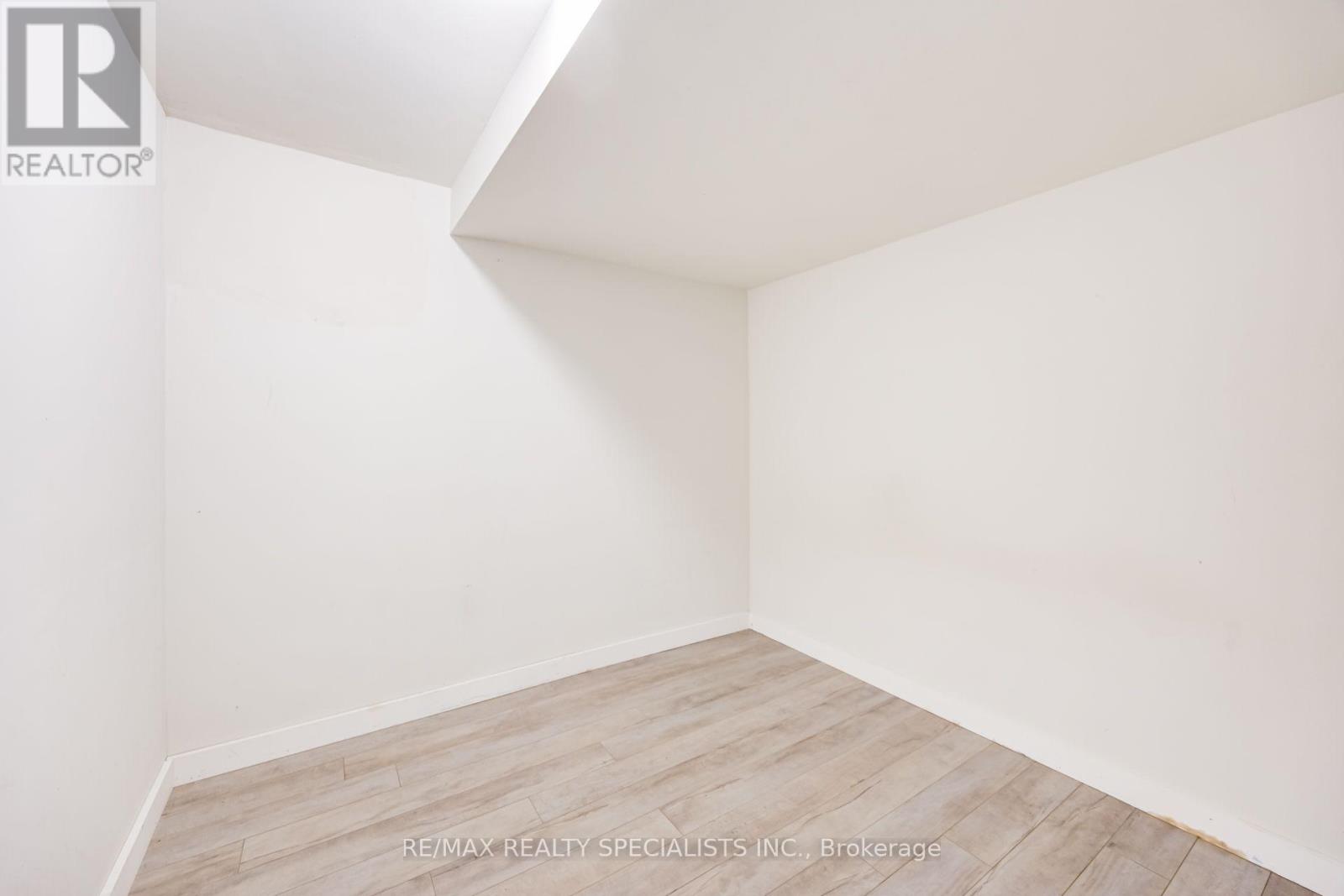47 SINGLETON ROAD - 32