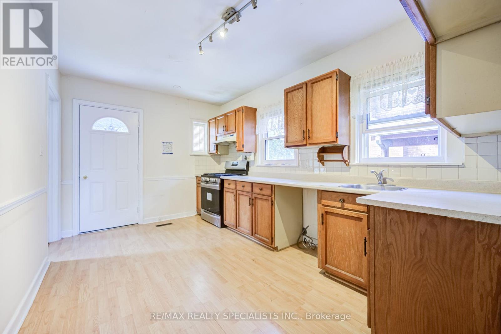 47 SINGLETON ROAD - 6