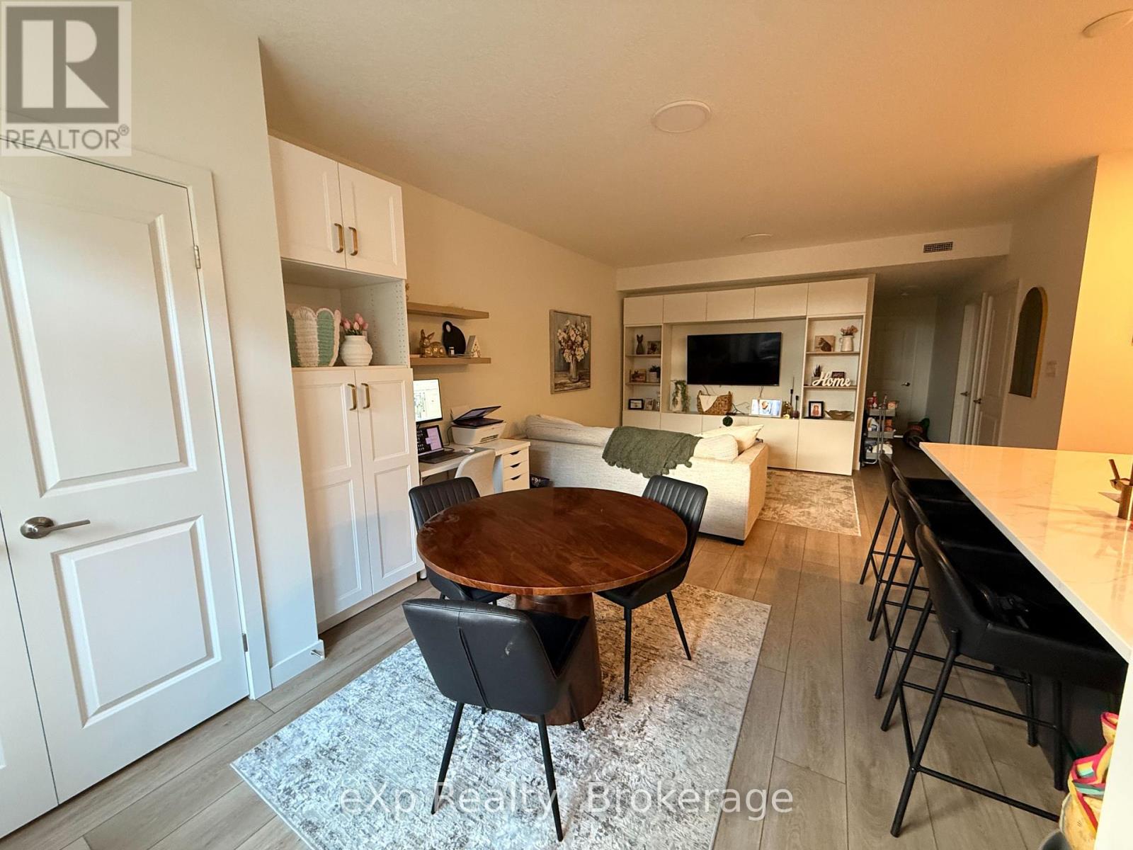 128 - 824 WOOLWICH STREET
