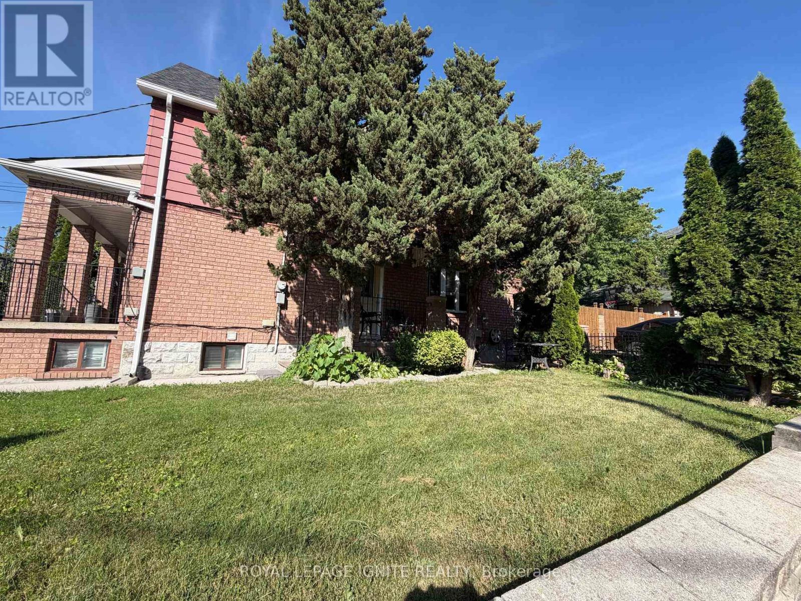 35 HILLARY AVENUE - 16