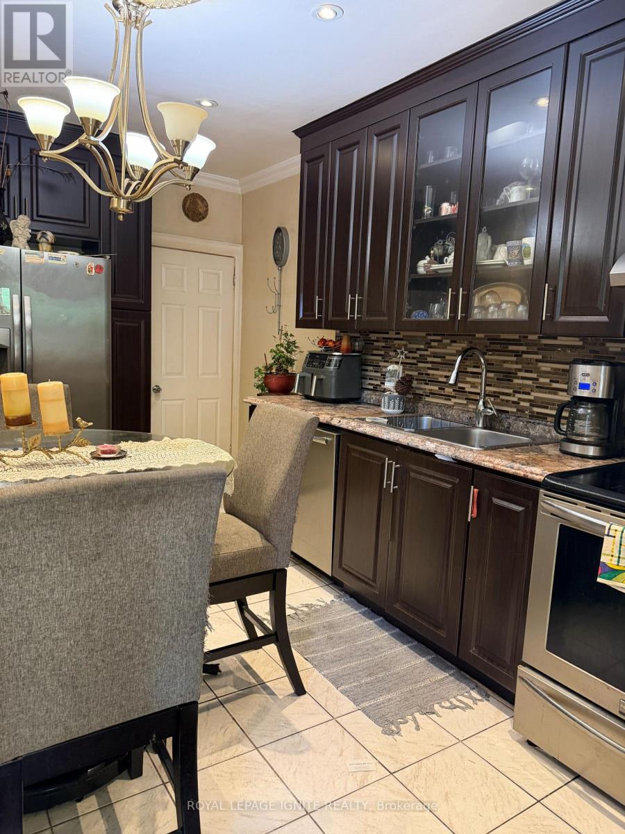 35 HILLARY AVENUE - 4