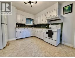 Kitchen - 209 6th Avenue, Castlegar, BC V1N1T1 Photo 6