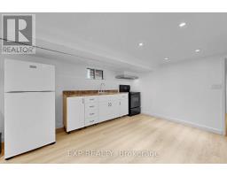 Bsmt - 858 Manning Avenue, Toronto, ON M6G2W8 Photo 10