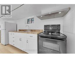 Bsmt - 858 Manning Avenue, Toronto, ON M6G2W8 Photo 9